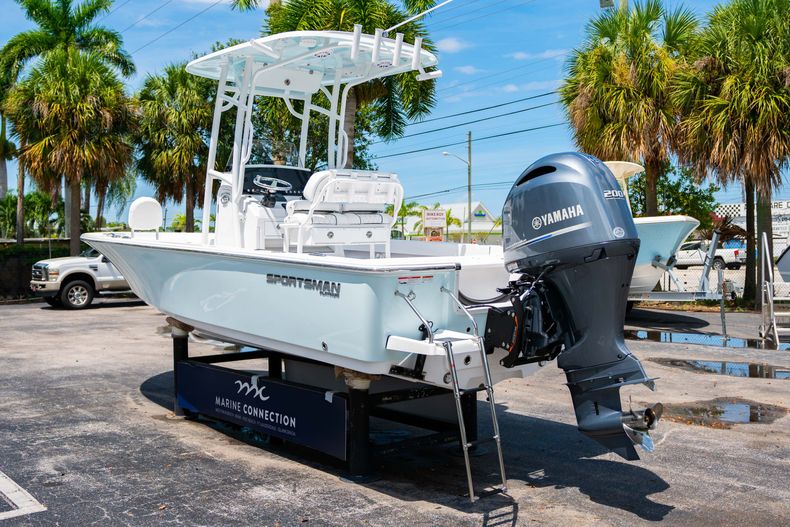 Thumbnail 5 for New 2021 Sportsman Masters 227 Bay Boat boat for sale in West Palm Beach, FL