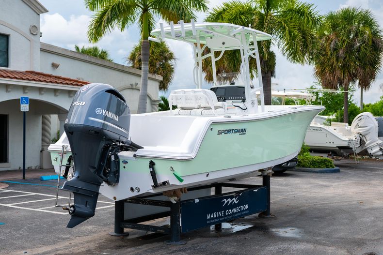 Thumbnail 7 for New 2021 Sportsman Heritage 231 Center Console boat for sale in West Palm Beach, FL