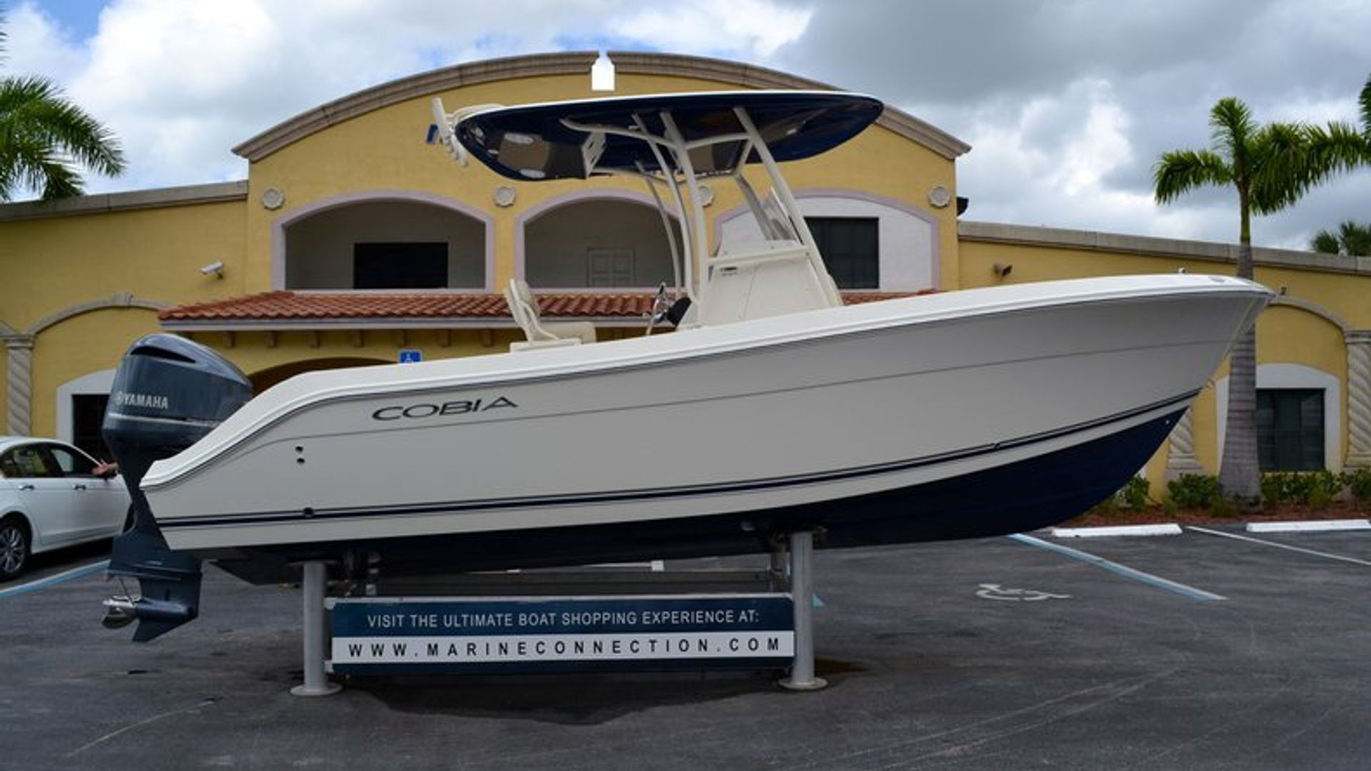 New 2013 Cobia 237 Center Console #P011 image 1