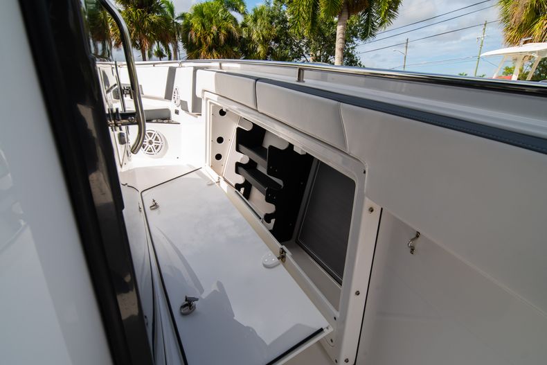 Thumbnail 45 for Used 2020 Blackfin 332CC Center Console boat for sale in Fort Lauderdale, FL