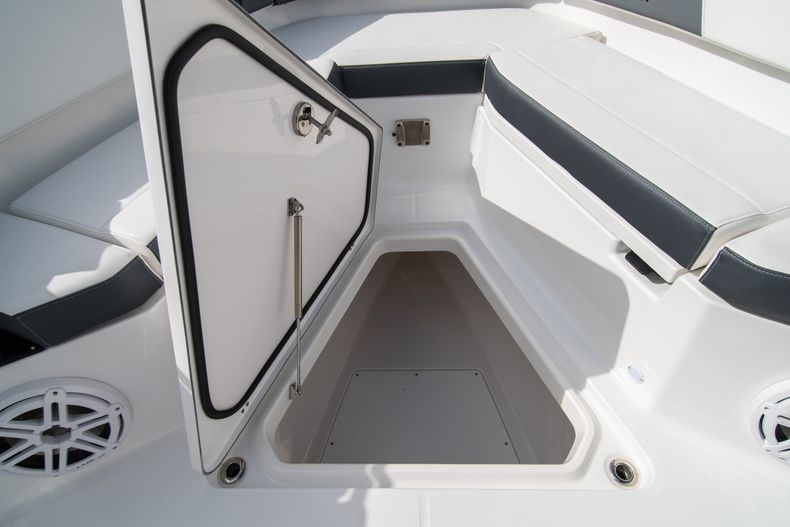 Thumbnail 56 for Used 2020 Blackfin 332CC Center Console boat for sale in Fort Lauderdale, FL