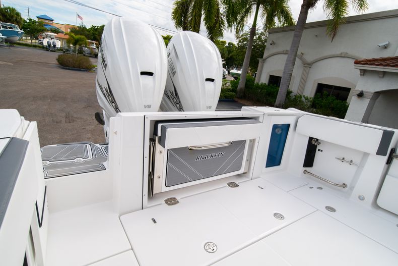 Thumbnail 9 for Used 2020 Blackfin 332CC Center Console boat for sale in Fort Lauderdale, FL