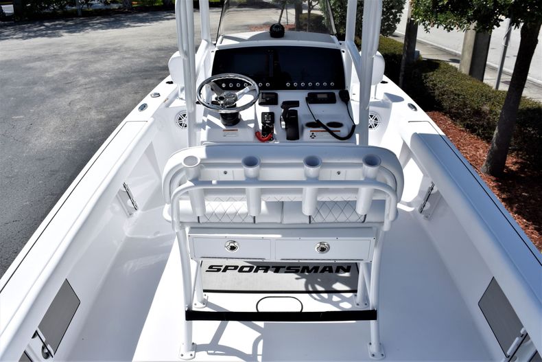 Thumbnail 9 for New 2021 Sportsman Masters 227 Bay Boat boat for sale in Vero Beach, FL