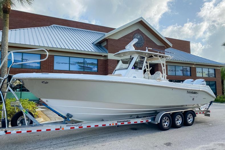Thumbnail 2 for Used 2016 Everglades 325 CC Center Console boat for sale in Stuart, FL