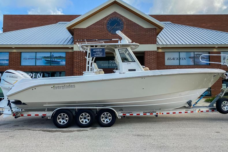 Used 2016 Everglades 325 CC Center Console boat for sale in Stuart, FL