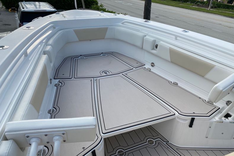 Thumbnail 20 for Used 2016 Everglades 325 CC Center Console boat for sale in Stuart, FL