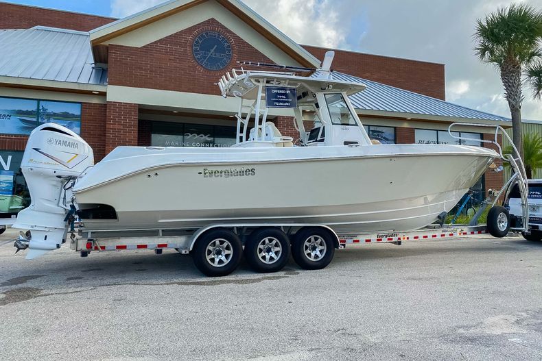 Thumbnail 1 for Used 2016 Everglades 325 CC Center Console boat for sale in Stuart, FL