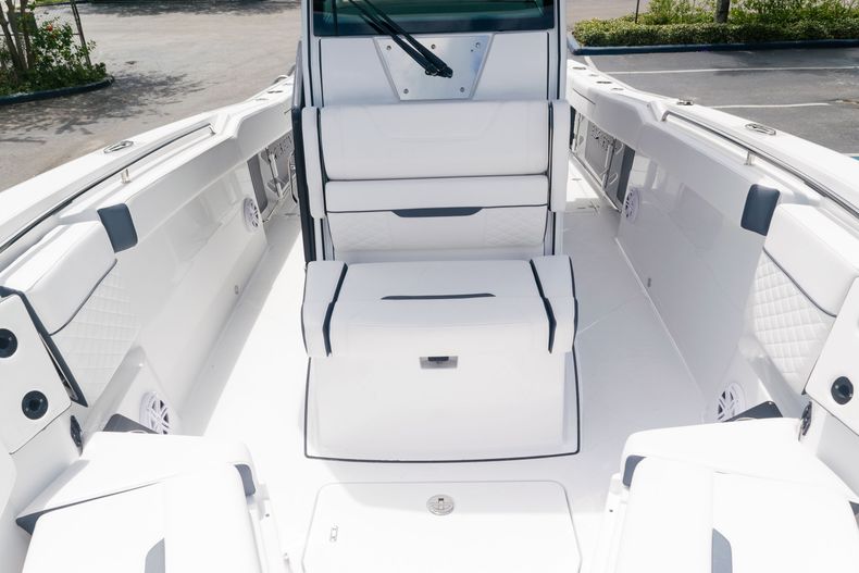 Thumbnail 59 for New 2021 Blackfin 272CC boat for sale in West Palm Beach, FL
