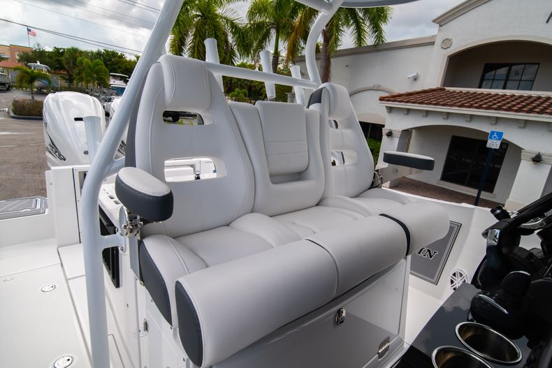 Thumbnail 43 for New 2021 Blackfin 332CC boat for sale in Fort Lauderdale, FL