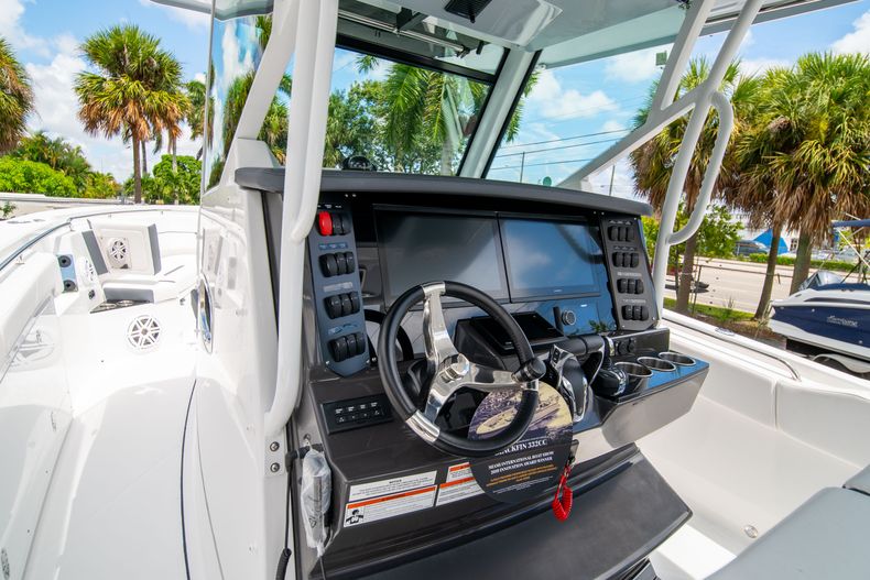 Thumbnail 41 for New 2021 Blackfin 332CC boat for sale in Fort Lauderdale, FL