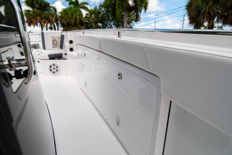 Thumbnail 46 for New 2021 Blackfin 332CC boat for sale in Fort Lauderdale, FL