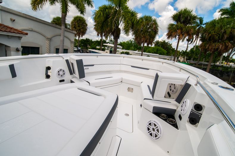 Thumbnail 56 for New 2021 Blackfin 332CC boat for sale in Fort Lauderdale, FL