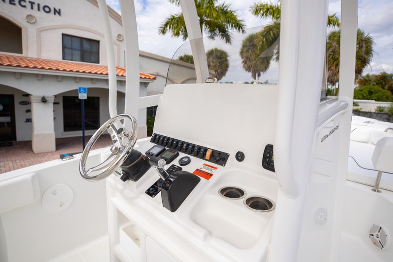 Thumbnail 31 for Used 2015 Sea Hunt Ultra 235 SE Center Console boat for sale in West Palm Beach, FL