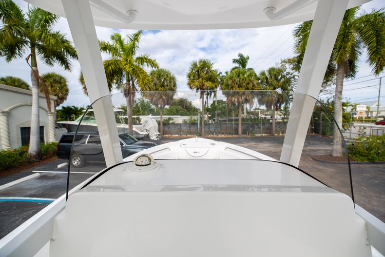 Thumbnail 35 for Used 2015 Sea Hunt Ultra 235 SE Center Console boat for sale in West Palm Beach, FL