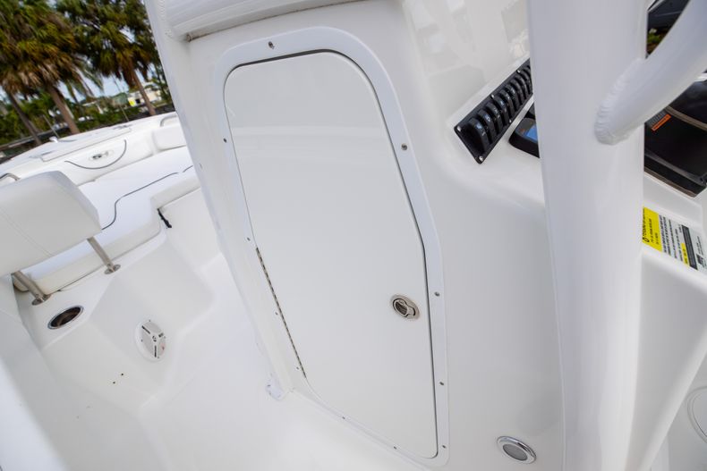 Thumbnail 39 for Used 2015 Sea Hunt Ultra 235 SE Center Console boat for sale in West Palm Beach, FL