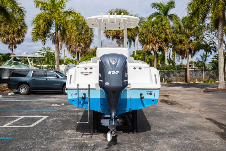 Thumbnail 9 for Used 2015 Sea Hunt Ultra 235 SE Center Console boat for sale in West Palm Beach, FL