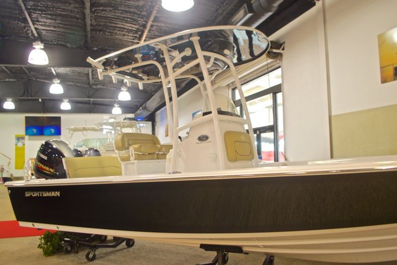 Thumbnail 3 for New 2016 Sportsman Masters 227 Bay Boat boat for sale in Miami, FL