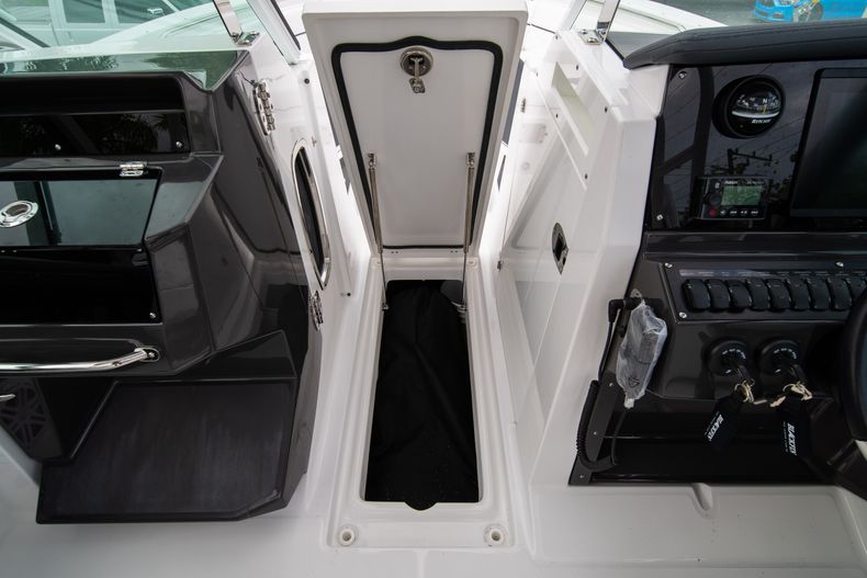 Thumbnail 42 for New 2021 Blackfin 252DC boat for sale in Fort Lauderdale, FL