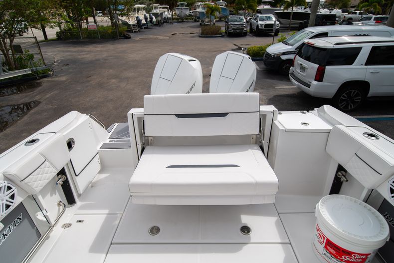 Thumbnail 10 for New 2021 Blackfin 252DC boat for sale in Fort Lauderdale, FL