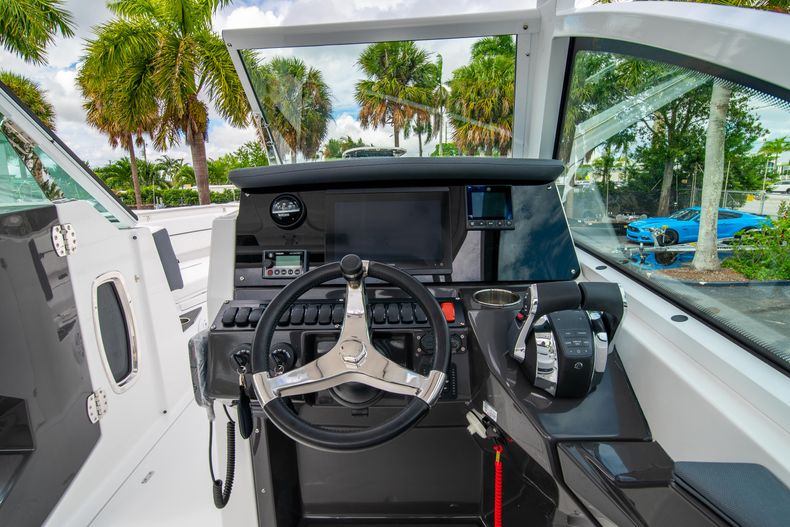 Thumbnail 24 for New 2021 Blackfin 252DC boat for sale in Fort Lauderdale, FL
