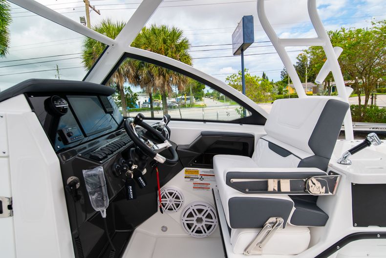 Thumbnail 26 for New 2021 Blackfin 252DC boat for sale in Fort Lauderdale, FL