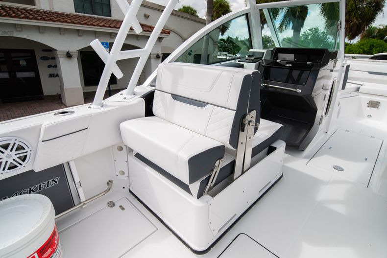 Thumbnail 21 for New 2021 Blackfin 252DC boat for sale in Fort Lauderdale, FL