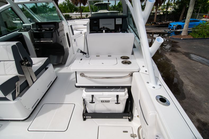 Thumbnail 17 for New 2021 Blackfin 252DC boat for sale in Fort Lauderdale, FL