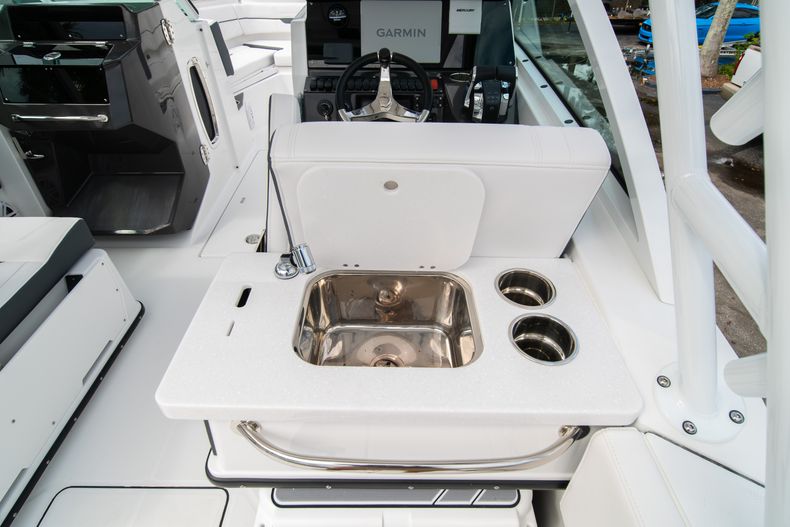 Thumbnail 19 for New 2021 Blackfin 252DC boat for sale in Fort Lauderdale, FL