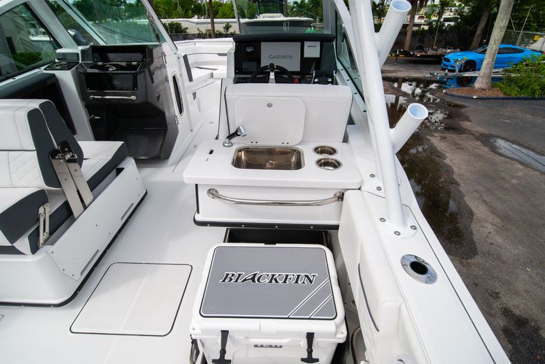 Thumbnail 18 for New 2021 Blackfin 252DC boat for sale in Fort Lauderdale, FL