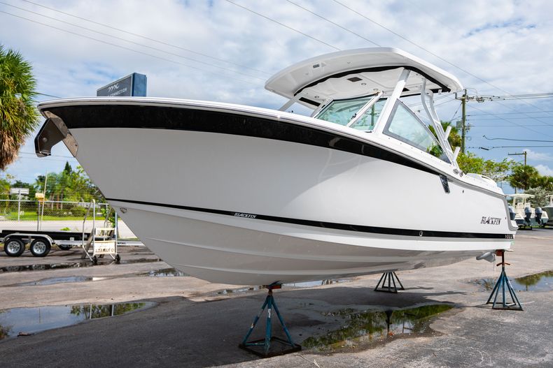 Thumbnail 3 for New 2021 Blackfin 252DC boat for sale in Fort Lauderdale, FL