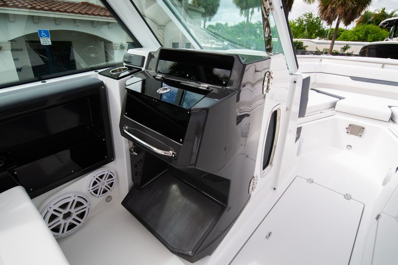 Thumbnail 33 for New 2021 Blackfin 252DC boat for sale in Fort Lauderdale, FL
