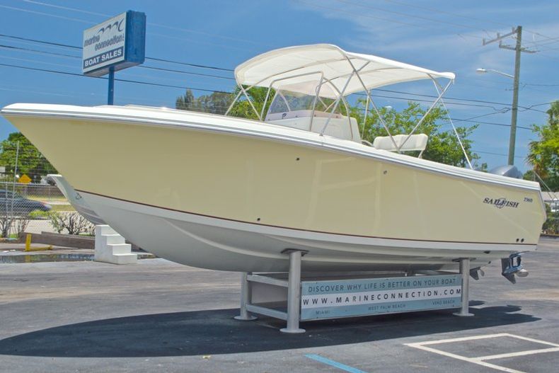 Thumbnail 3 for Used 2007 Sailfish 2360 CC Center Console boat for sale in West Palm Beach, FL
