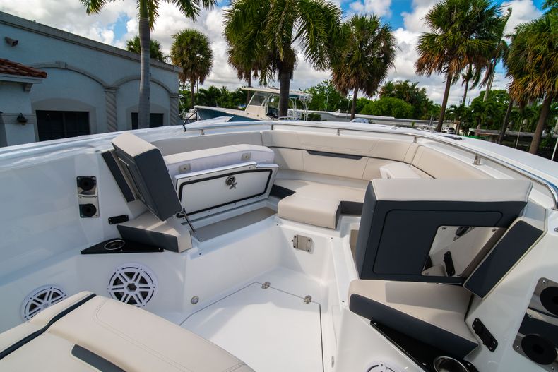 Thumbnail 50 for New 2021 Blackfin 272CC boat for sale in West Palm Beach, FL