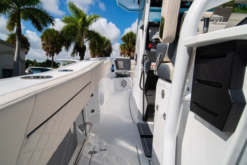 Thumbnail 27 for New 2021 Blackfin 272CC boat for sale in West Palm Beach, FL