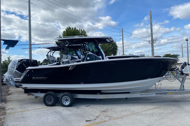 Thumbnail 1 for New 2021 Blackfin 272CC boat for sale in Fort Lauderdale, FL