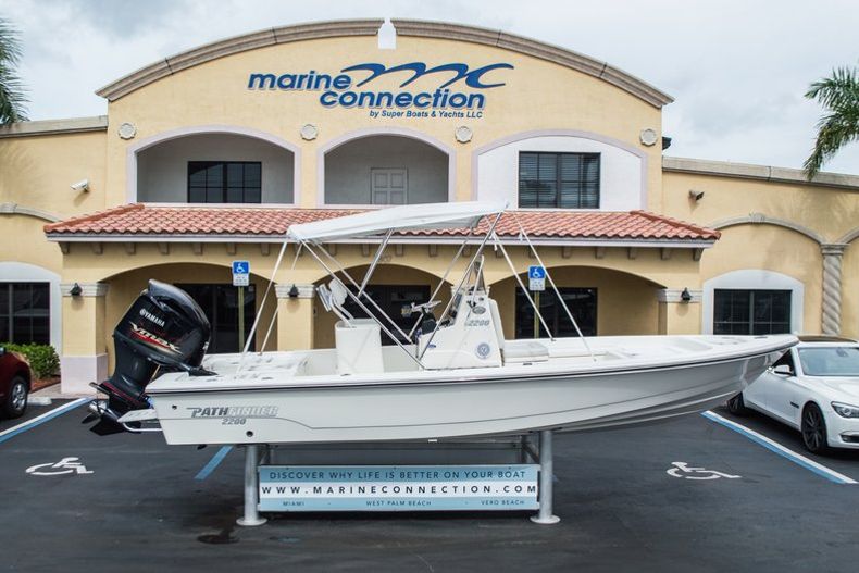 Used 2012 Pathfinder 2200 TRS Bay Boat boat for sale in West Palm Beach, FL