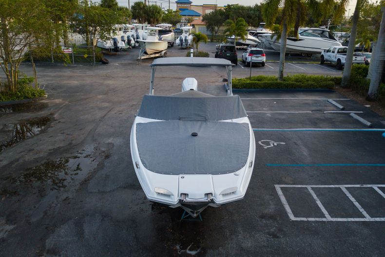 Thumbnail 6 for Used 2021 Cobalt 25SC boat for sale in West Palm Beach, FL