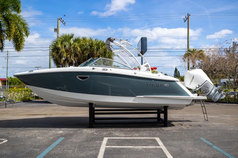Thumbnail 10 for Used 2021 Cobalt 25SC boat for sale in West Palm Beach, FL