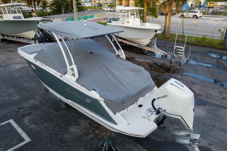 Thumbnail 14 for Used 2021 Cobalt 25SC boat for sale in West Palm Beach, FL