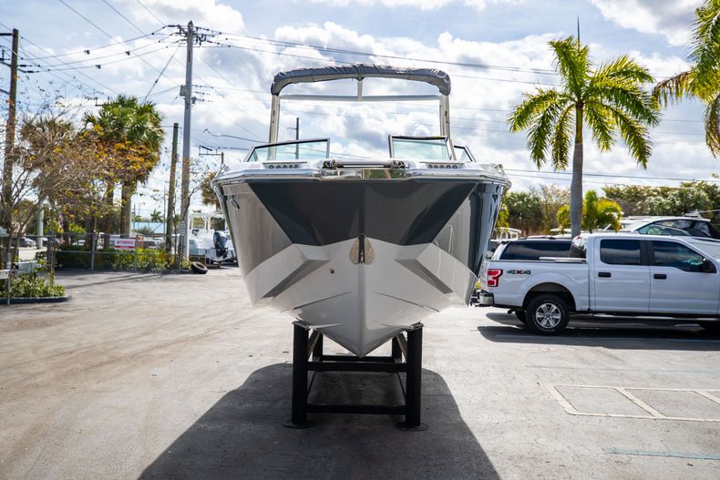 Thumbnail 5 for Used 2021 Cobalt 25SC boat for sale in West Palm Beach, FL