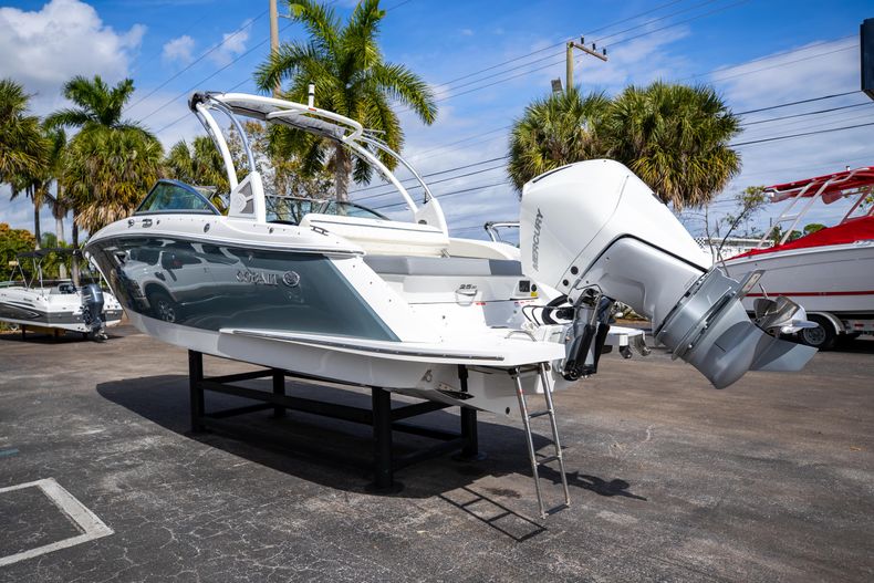 Thumbnail 12 for Used 2021 Cobalt 25SC boat for sale in West Palm Beach, FL