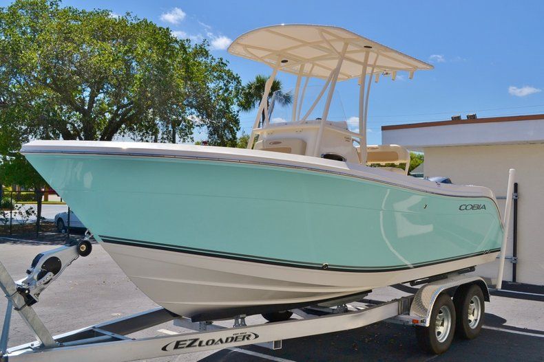 Thumbnail 4 for New 2014 Cobia 201 Center Console boat for sale in Vero Beach, FL
