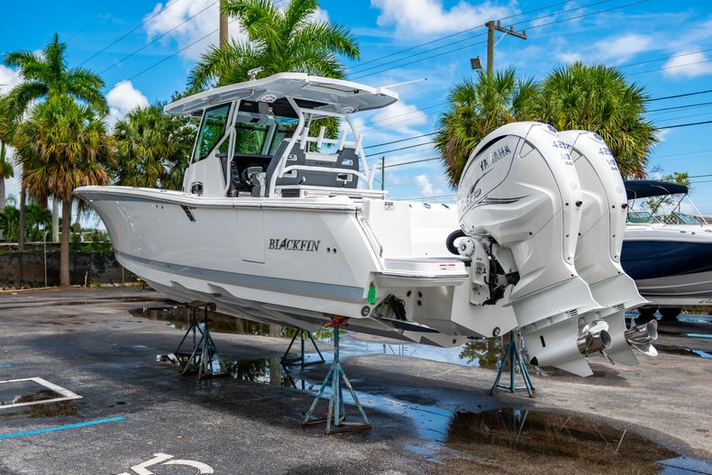Thumbnail 7 for New 2021 Blackfin 332CC boat for sale in Fort Lauderdale, FL