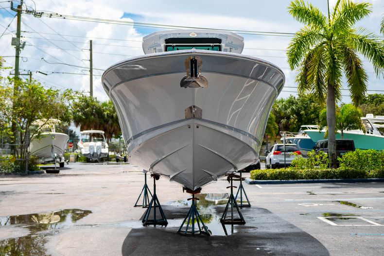 Thumbnail 3 for New 2021 Blackfin 332CC boat for sale in Fort Lauderdale, FL
