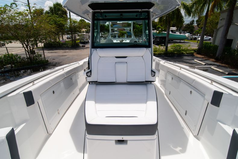 Thumbnail 65 for New 2021 Blackfin 332CC boat for sale in Fort Lauderdale, FL