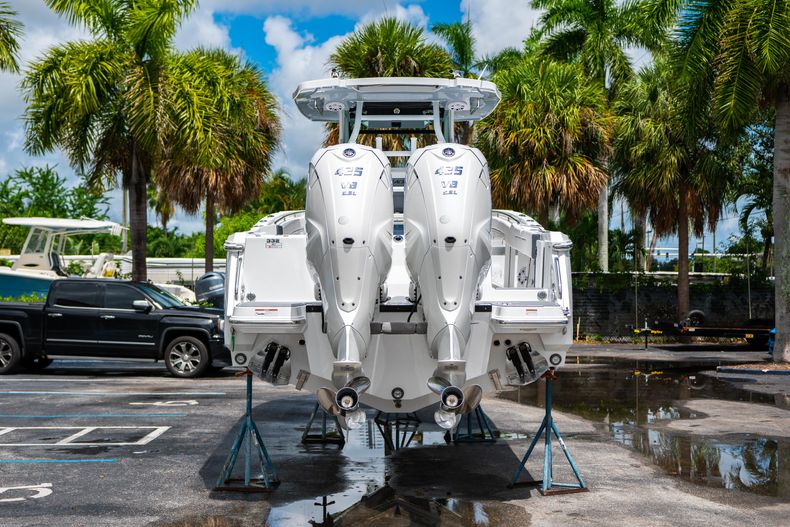 Thumbnail 8 for New 2021 Blackfin 332CC boat for sale in Fort Lauderdale, FL