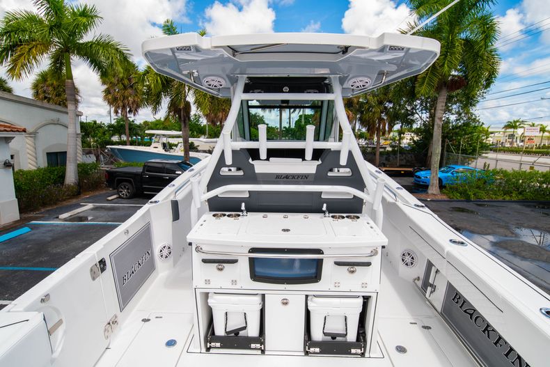 Thumbnail 11 for New 2021 Blackfin 332CC boat for sale in Fort Lauderdale, FL