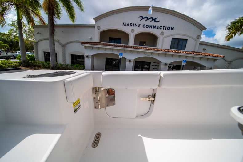 Thumbnail 21 for Used 2015 Sportsman Heritage 251 Center Console boat for sale in West Palm Beach, FL