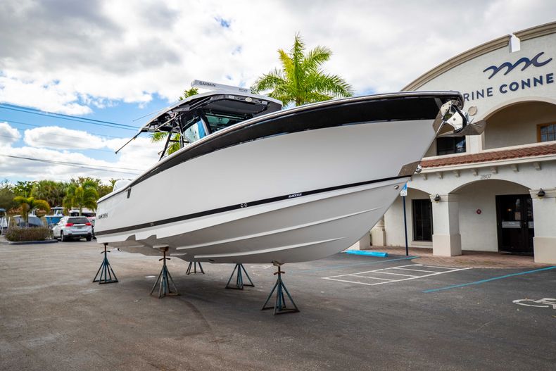 Thumbnail 2 for New 2021 Blackfin 332CC boat for sale in Fort Lauderdale, FL