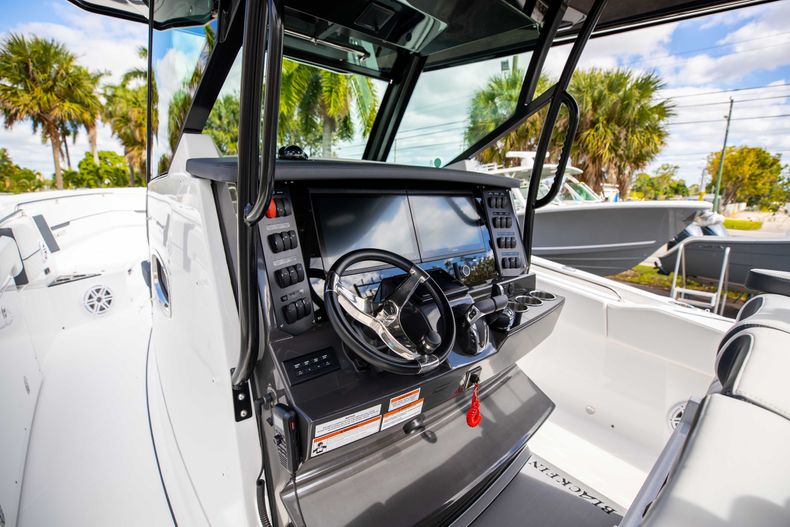 Thumbnail 43 for New 2021 Blackfin 332CC boat for sale in Fort Lauderdale, FL